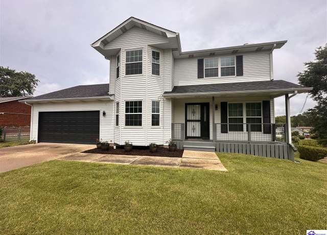 Property at 3004 S Woodland Dr, Radcliff, KY 40160, 3 beds, 2.5 baths