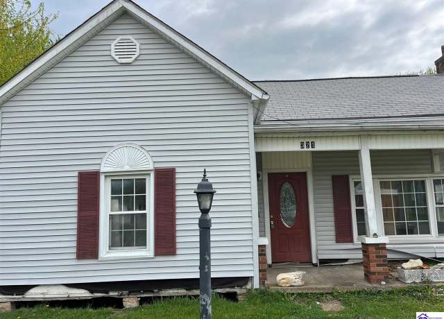 Property at 321 S Greensburg St, Hodgenville, KY 42748, 3 beds, 1 bath
