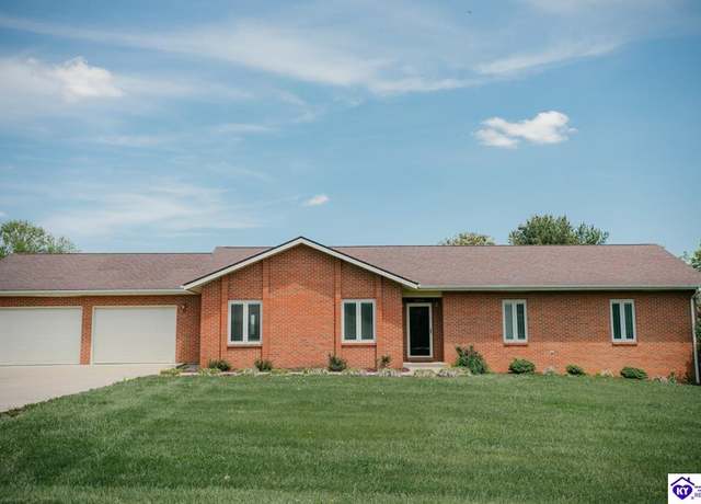 Property at 302 Parkwood Dr, Campbellsville, KY 42718, 3 beds, 2 baths