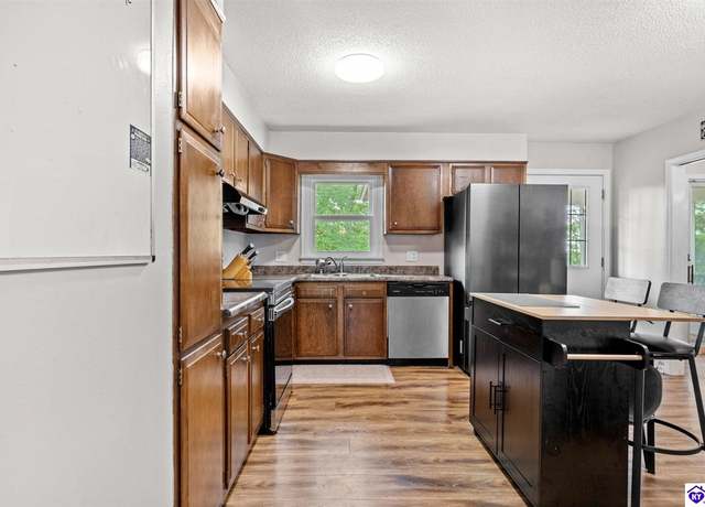Property at 231 Oakwood Dr, Elizabethtown, KY 42701, 4 beds, 3 baths