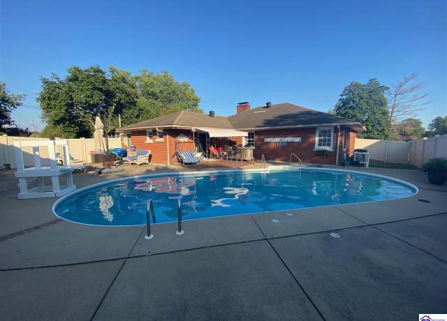 Property at 201 Shreve Dr, Campbellsville, KY 42718, 3 beds, 2 baths