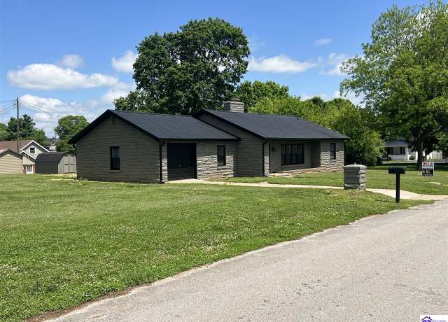 Property at 406 N Hubbard Ave, Munfordville, KY 42765, 3 beds, 2 baths