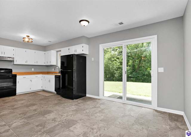 Property at 1045 Greenway Dr, Elizabethtown, KY 42701, 3 beds, 1.5 baths