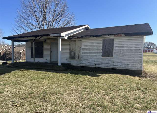 Property at 104 E Union St, Irvington, KY 40146, 3 beds, 1.5 baths