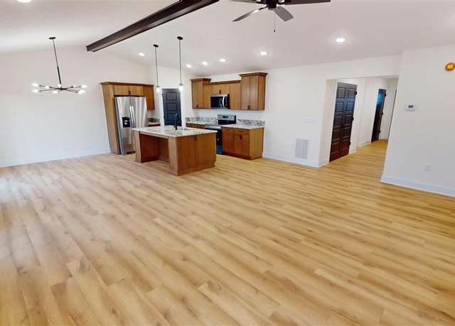 Property at 500 Ashwood Ave, Elizabethtown, KY 42701, 3 beds, 3 baths