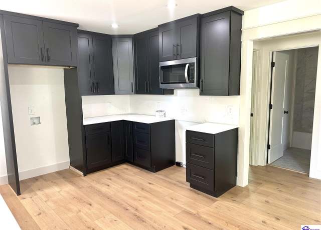 Property at 302 Locust St, Greensburg, KY 42743, 2 beds, 1 bath