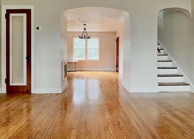 Property at 111 Highland Ave, Vine Grove, KY 40175, 4 beds, 1.5 baths