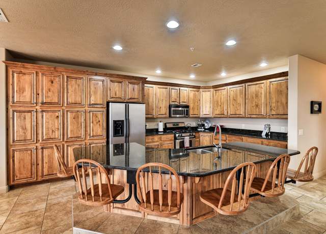 Property at 1845 W Canyon View Dr #804, St George, UT 84770, 4 beds, 3 baths