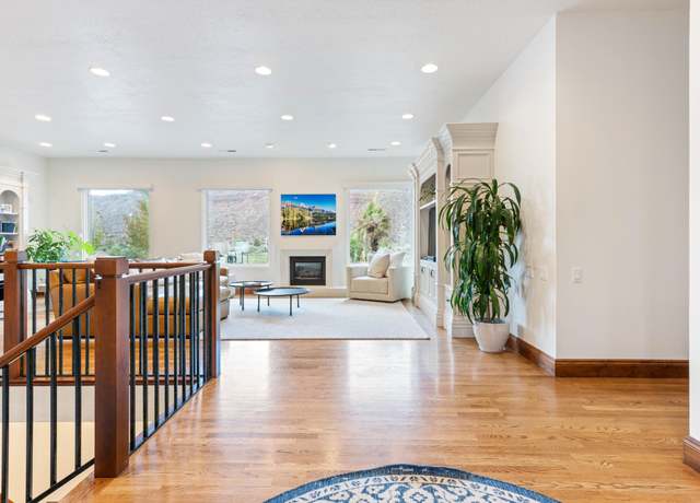 Property at 2712 S Rio Vista Dr, St George, UT 84790, 4 beds, 4 baths