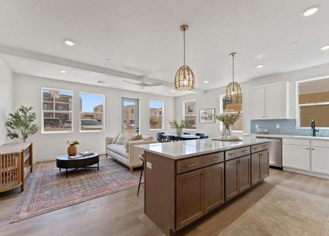 Property at 757 W Periwinkle Ln #201, St George, UT 84790, 2 beds, 2 baths