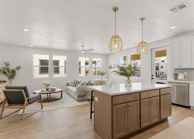 Property at 757 W Periwinkle Ln #204, St George, UT 84790, 3 beds, 2 baths