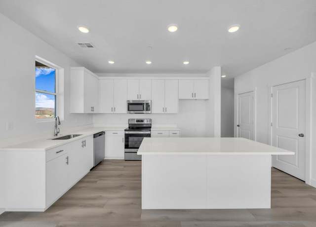 Property at 5599 S Carnelian Pkwy #205, St George, UT 84790, 3 beds, 2 baths