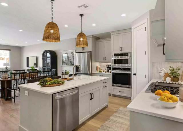Property at 658 W Beach Front Pl, St George, UT 84790, 5 beds, 5 baths