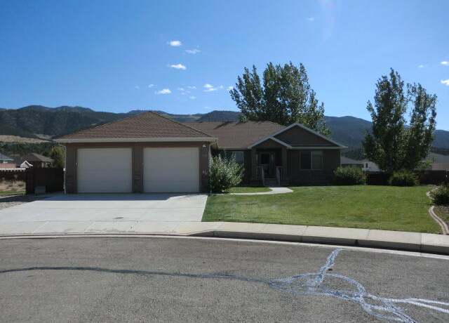 Property at 320 S 1125 W, Parowan, UT 84761, 5 beds, 4 baths
