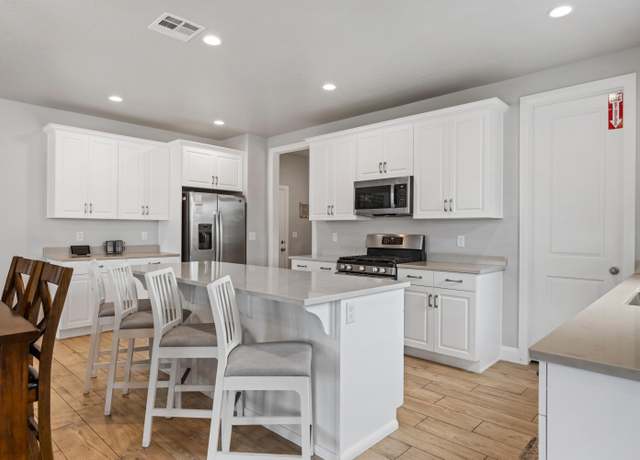 Property at 1122 Paseos St, Washington, UT 84780, 4 beds, 3 baths
