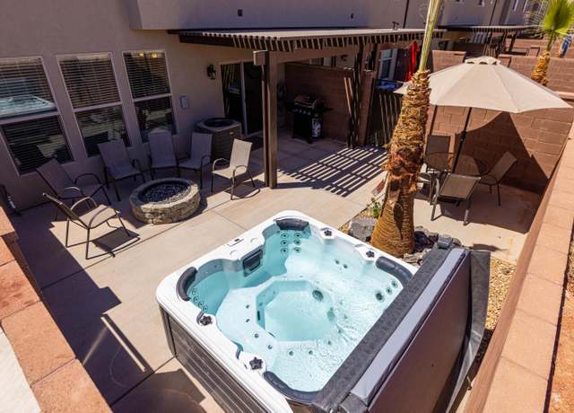 Property at 1335 E Vista Roja Pl, Washington, UT 84780, 3 beds, 3 baths