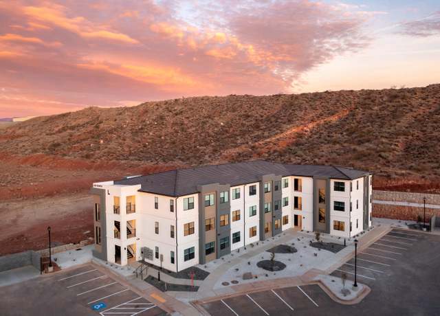 Property at 226 N Cliff Side #300, Hurricane, UT 84737, 3 beds, 3 baths