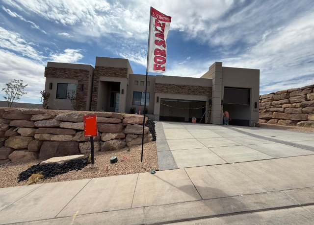 Property at 3069 W Platani Trl, St George, UT 84770, 4 beds, 4 baths