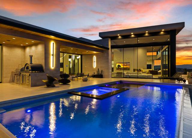 Property at 2031 E Pinnacle Dr, St George, UT 84790, 4 beds, 6 baths