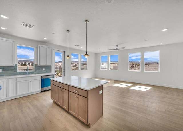 Property at 757 W Periwinkle Ln #207, St George, UT 84790, 3 beds, 2 baths