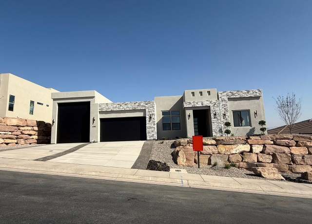 Property at 490 S Appian Way, St George, UT 84770, 4 beds, 4 baths