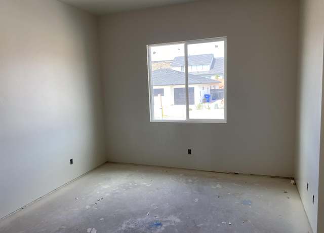 Property at 1928 N Chapman Dr, Washington, UT 84780, 4 beds, 2 baths