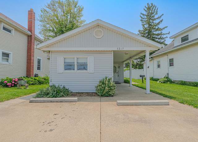 Property at 1217 North St, Fremont, OH 43420, 4 beds, 2.5 baths