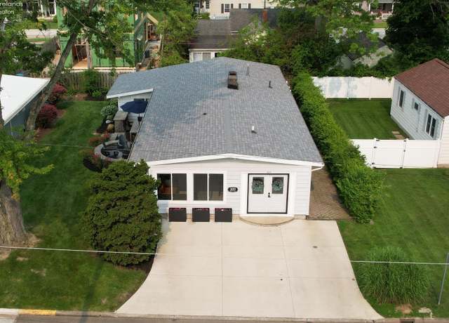 Property at 309 Shawnee Pl, Huron, OH 44839, 3 beds, 2 baths