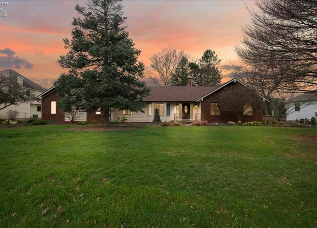 Property at 3211 Stonewood Dr, Sandusky, OH 44870, 4 beds, 3 baths