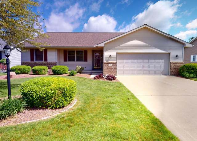Property at 38 Foxrun Dr, Fremont, OH 43420, 3 beds, 2 baths