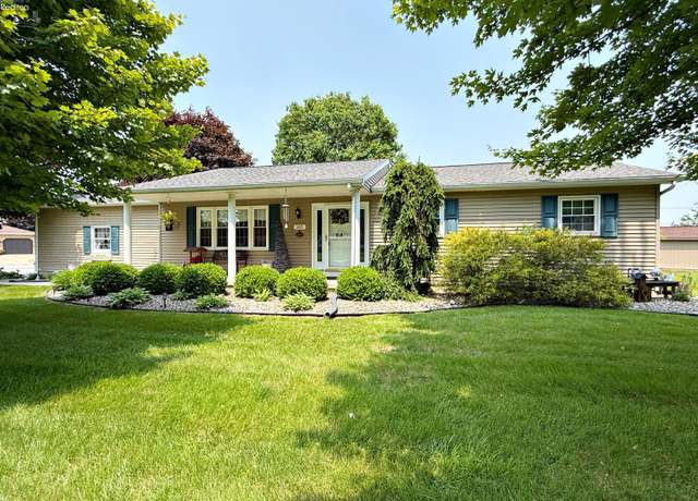 Property at 165 Hillcrest Dr, Tiffin, OH 44883, 3 beds, 2 baths