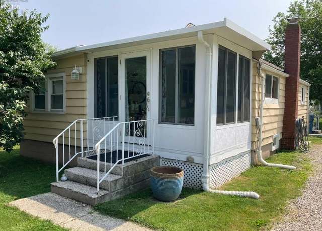 Property at 2204 Mills St, Sandusky, OH 44870, 2 beds, 1 bath
