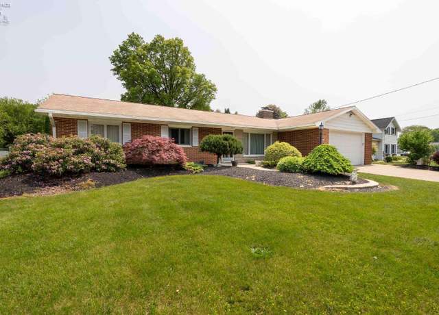 Property at 642 W Maple St, Clyde, OH 43410, 3 beds, 1.5 baths