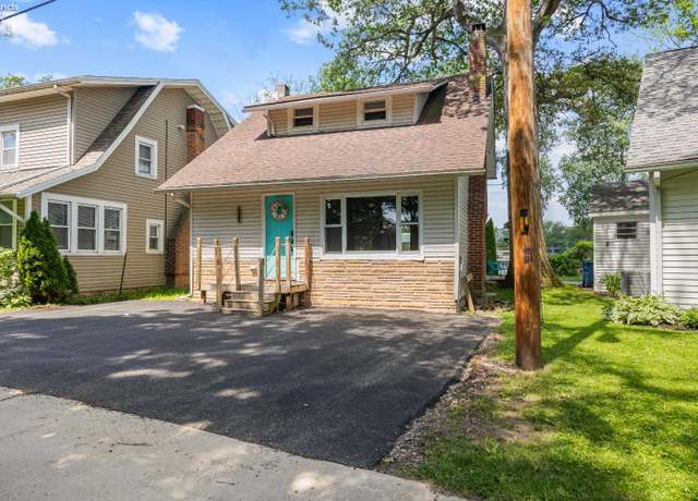 Property at 41 Oakwood Ave, Huron, OH 44839, 3 beds, 1.5 baths