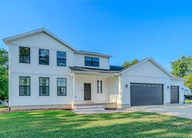 Property at 1990 E Lockwood Rd, Port Clinton, OH 43452, 3 beds, 2.5 baths