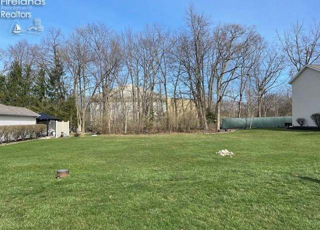 Property at 351 Lighthouse Oval, Marblehead, OH 43440