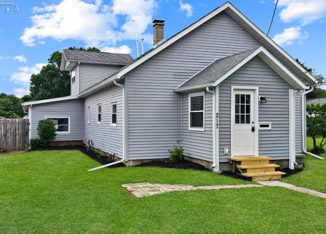 Property at 217 Ott St, Clyde, OH 43410, 3 beds, 1.5 baths