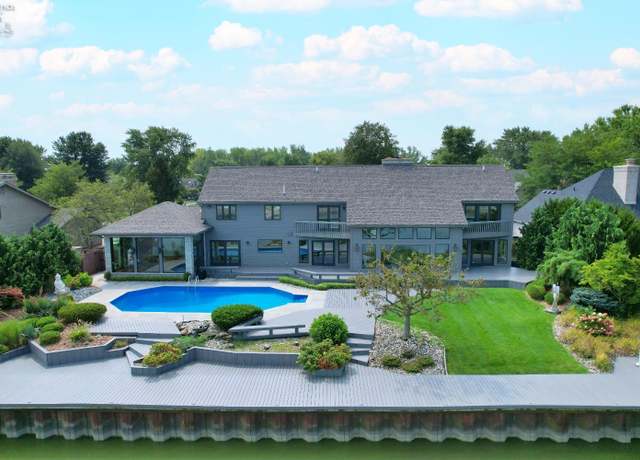 Property at 2078 Driftwood Ln, Oregon, OH 43616, 4 beds, 3 baths