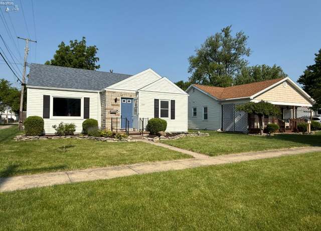 Property at 516 Adams St, Port Clinton, OH 43452, 2 beds, 1 bath