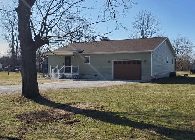 Property at 319 Monroe St, Bettsville, OH 44815, 3 beds, 2.5 baths