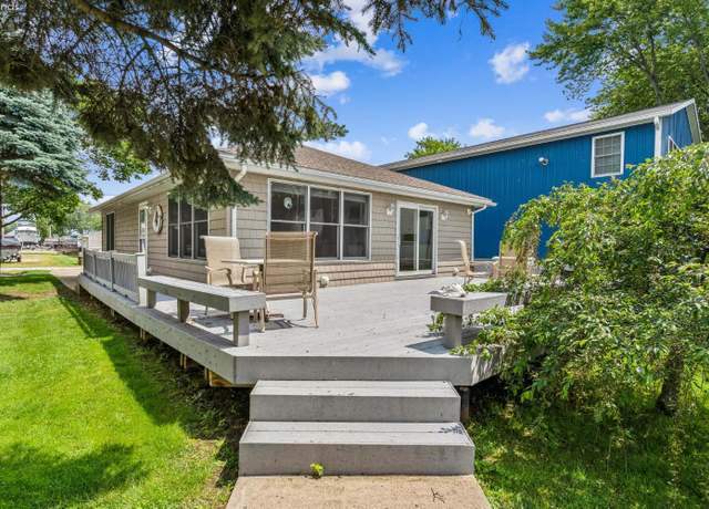 Property at 5510 E Center Ln, Port Clinton, OH 43452, 2 beds, 2 baths