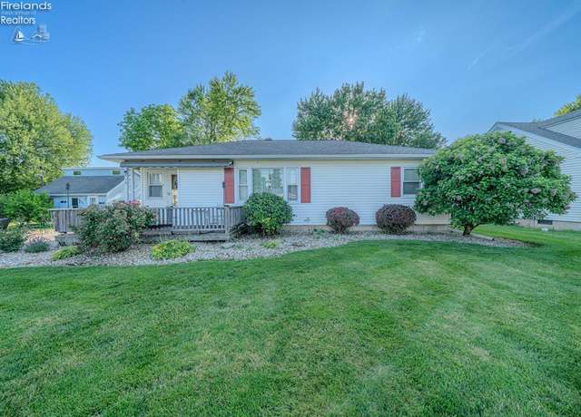 Property at 515 Jackson St, Tiffin, OH 44883, 3 beds, 1.5 baths