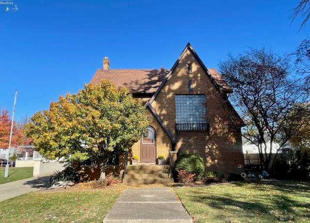 Property at 1217 Erie Blvd, Sandusky, OH 44870, 4 beds, 3.5 baths