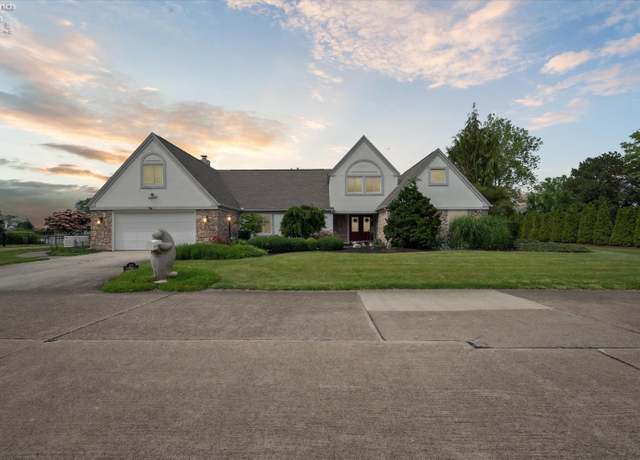 Property at 129 Bay Shore Dr, Sandusky, OH 44870, 4 beds, 4.5 baths
