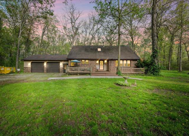 Property at 2738 W Columbus St, Port Clinton, OH 43452, 3 beds, 3 baths