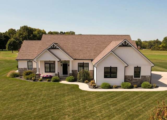 Property at 37 Briarcrest Dr, Norwalk, OH 44857, 3 beds, 2.5 baths