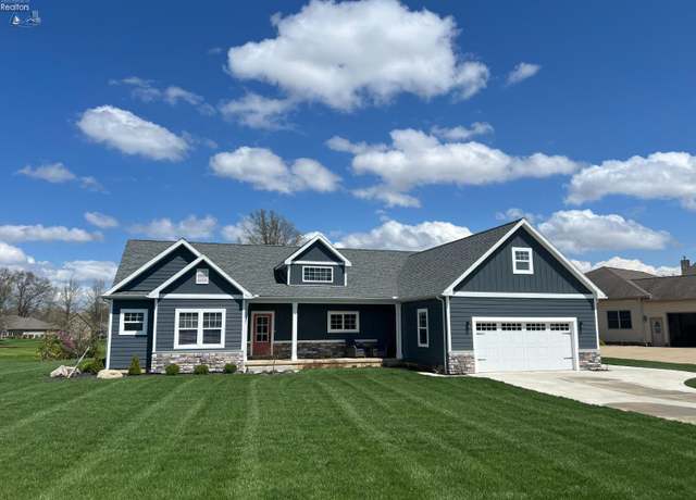 Property at 40 Briarcrest Dr, Norwalk, OH 44857, 3 beds, 2.5 baths