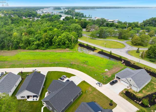 Property at 263 N Lighthouse Oval, Marblehead, OH 43440