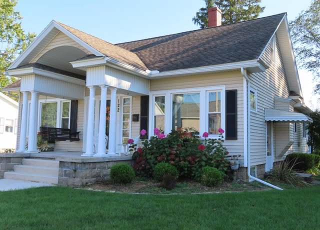 Property at 122 Robert Ave, Bellevue, OH 44811, 3 beds, 2 baths