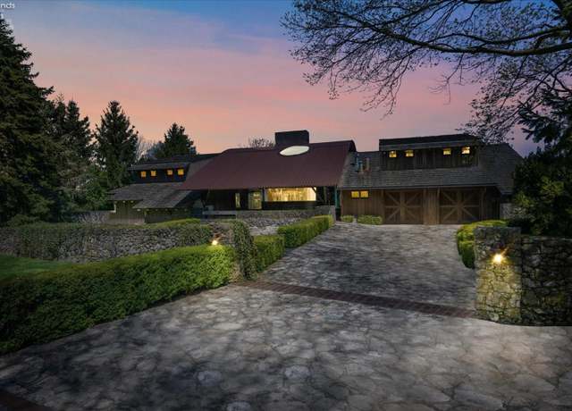 Property at 4917 E Cliff Rd, Port Clinton, OH 43452, 3 beds, 4.5 baths